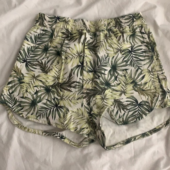 Farm Rio shorts - Picture 1 of 2